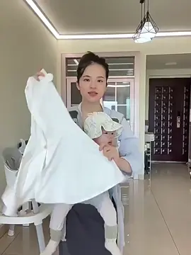 🌞【0-3歲寶寶防曬斗篷｜感光變色款】 出門不再怕曬、怕熱，這件冰絲斗篷通通搞定👏 ⠀ 💡適用年齡：0～3歲寶寶 ❄ 冰絲材質，涼感透氣不悶汗 🛡️ UPF50+ 高效防曬，敏感肌也安心 ✨陽光照射會變色，寶寶超驚喜！ 🧸多款可愛造型： 🐯🐰 ...可愛選不完～ ⠀ 👶 適合外出、散步、推車午睡時穿 媽媽們說：這件斗篷，實用又超萌❤️ 📌 尺寸：建議0～3歲寶寶穿著 🛒賣場連結：https://tw.shp.ee/sowarTP #寶寶防曬斗篷 #0到3歲適用 #感光變色斗篷 #夏日外出穿搭 #愛北鼻之家