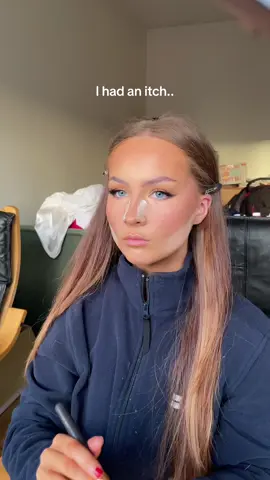 The itch being getting comfortable with or without fake tan lol #paleskin #paleskindiaries #palemakeup #palegirls #beautycreator 