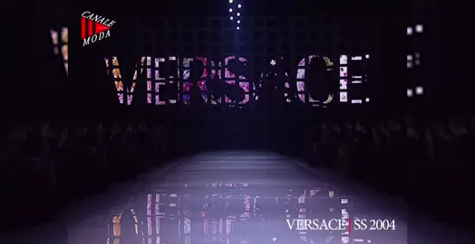 Versace Spring/Summer 2004 by Donatella. Versace (4K Canale Moda) #versace #donatellaversace #fyp #foryoupage #viral #fypシ゚ #fashiontok 