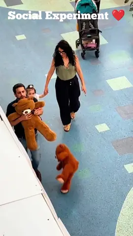 Social experiment #socialexperiment #kindness #hopecore #wholesome #social #experiment #helpme #humanity #fyp 