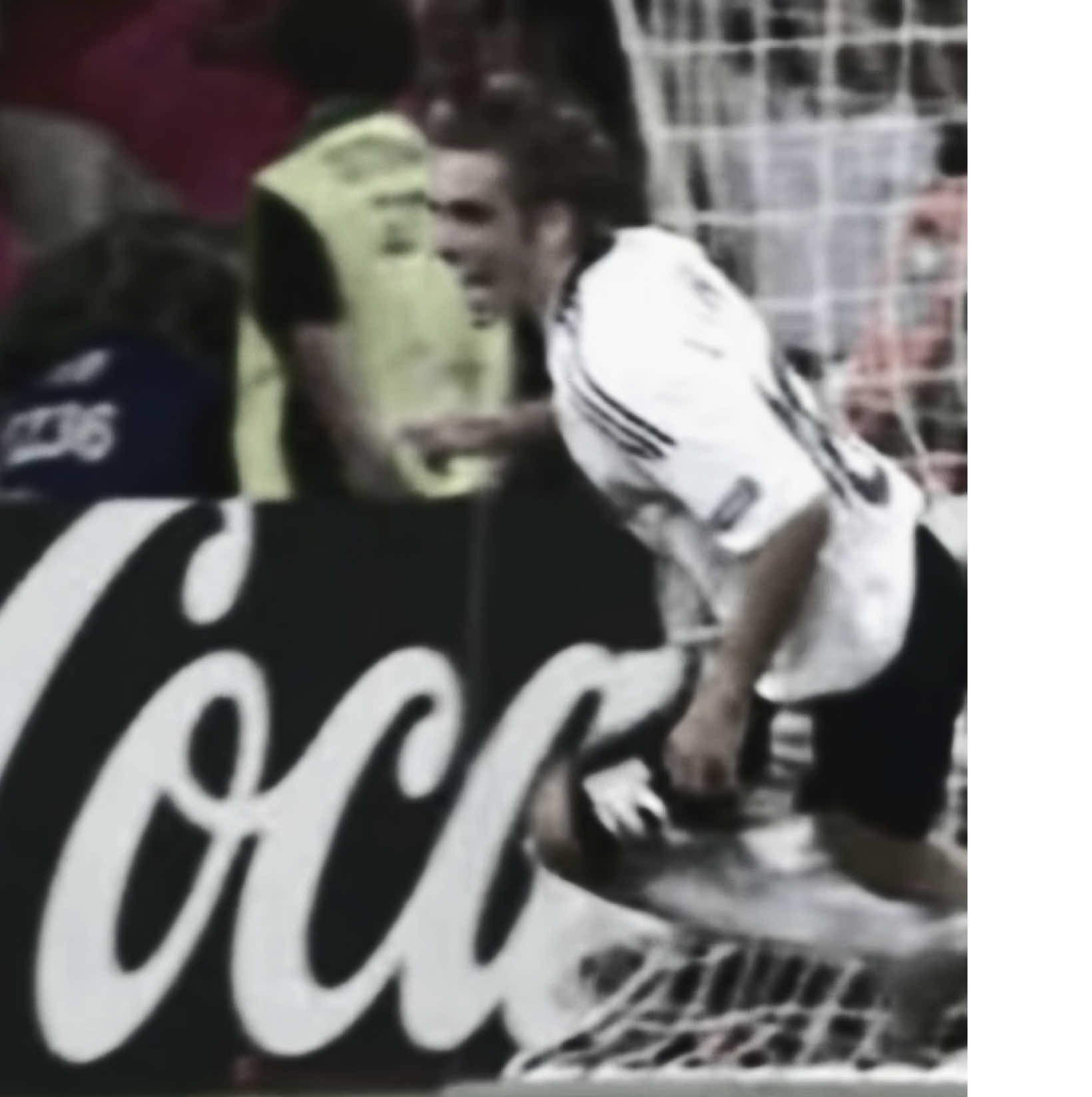 #creatorsearchinsights #lahm #defense #tackle #goal #pass #bayern #germany #slide 