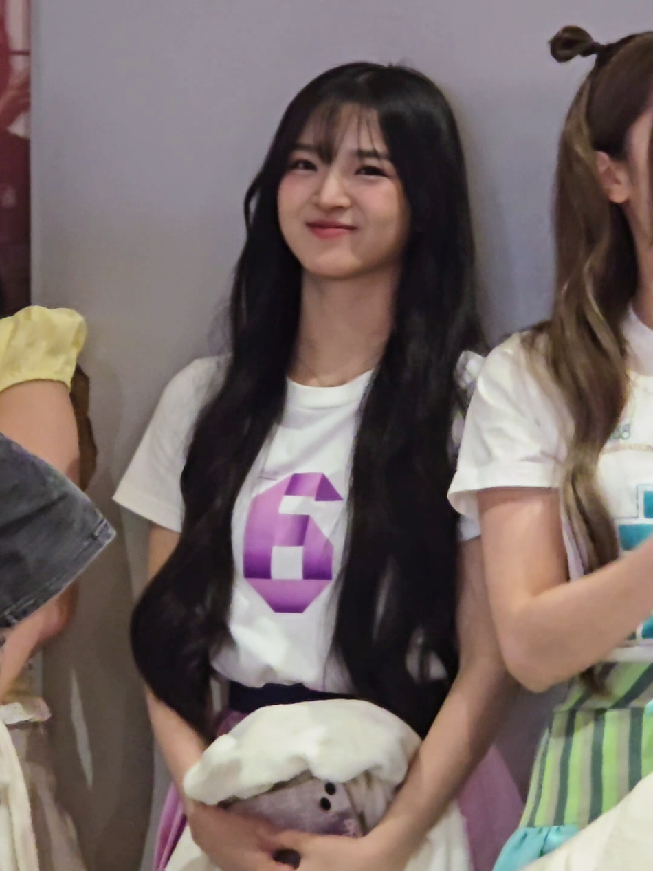 น้องแพรวเล่นกล้องใครไม่รู้แต่น่ารักดีจริงๆ 😊 #PraewBNK48 #BNK48 