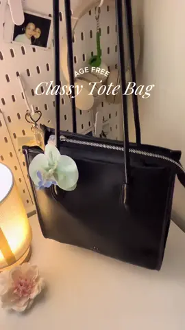 love this classy tote bag with zipper from @AGE FREE.ph  #agefree #agefreebag #totebag #totebagaesthetic 