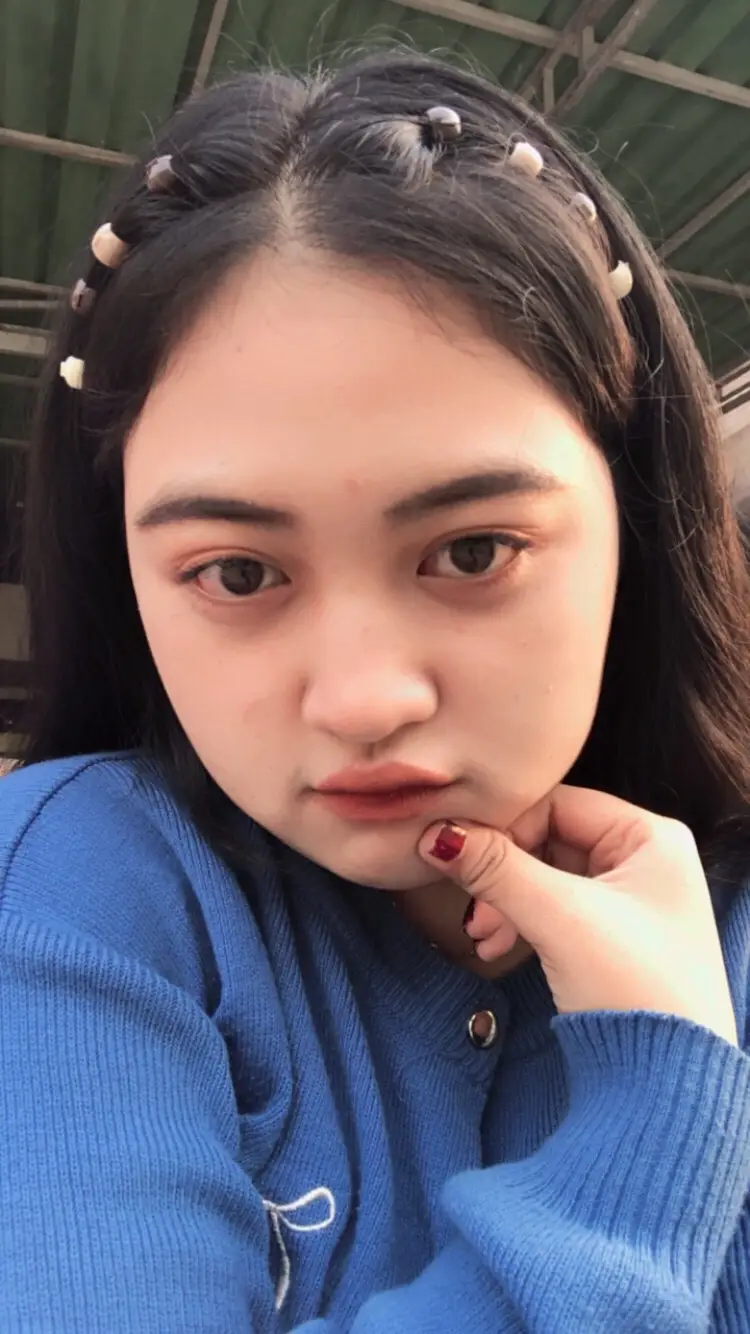 👧🏻