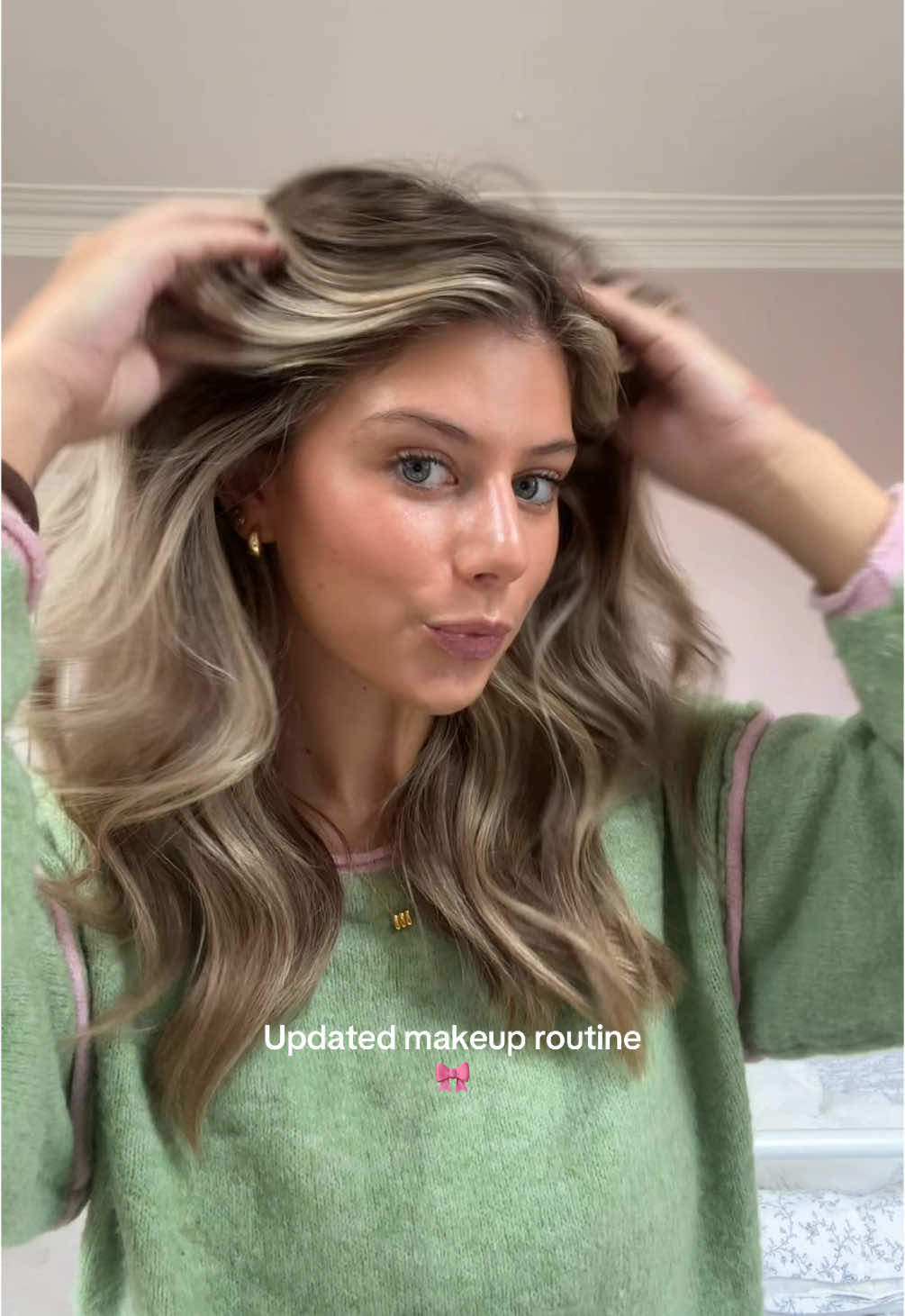 Updated makeup routine for bronde hair🎀🤭 Products used: @rhode skin glazing mist + pocket blush in shade tan line + lip petite in lemontini 🍋 @L'Oréal Paris UK lumi glotion in shade medium glow  @elfcosmetics halo glow in shade 4 and 5 @NARS Cosmetics concealer in shade marron glace  @Charlotte Tilbury setting powder  @milkmakeup contour stick  @Benefit Cosmetics UK eyebrow gel  @Clinique UK setting spray  @Armani beauty mascara  #brondehair #bronde #blonderobronde #hairtransformation #makeuptutorial #updatedmakeuproutine #makeup 