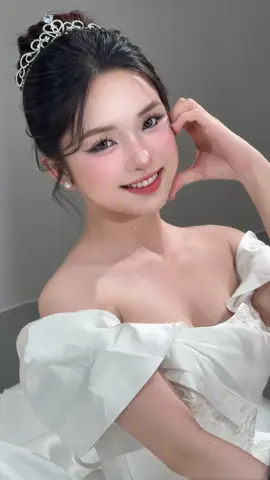 Hôm nay đổi tóc búi cao cho Yến Nhi nhaaaa #makeupcodau #makeupcantho #kyanhmakeup #cantho #xuhuong #fyp 