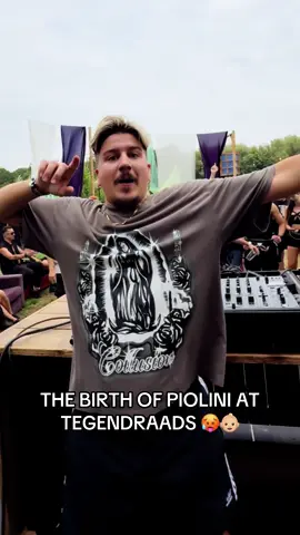 Thank you @TEGENDRAADS for letting me play my debut at the secret area! ❤️ Sounds like you’all approved the first piolini song 😎 #tegendraads #tegendraadsfestival #hardbounce #rave #bouncytechno 