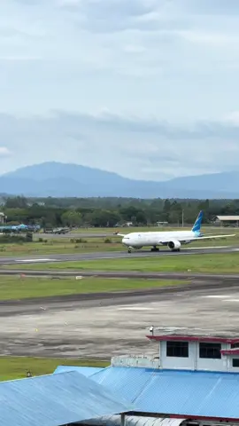 Smooth Take Off by Garuda Indonesia / Boeing 777-300ER                                                            #fyp #garudaindonesia  #xyzabc #4u #airtrafficcontrol 