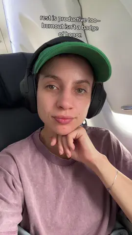 Bored on the plane waiting to go home but it turned out pretty accurate tbh 😬#fyp #trend #travel #bored 