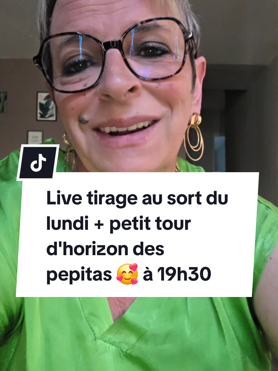 Rejoignez moi à partir de 19h30 pour un petit live tirage au sort des commandes de cette semaine + petit tour d'horizon des pépitas encore dispo et comme d'hab on le prend cool et on papote un peu... 🥰 #live #dresscodegap #shopping #liveshop #liveshopping 
