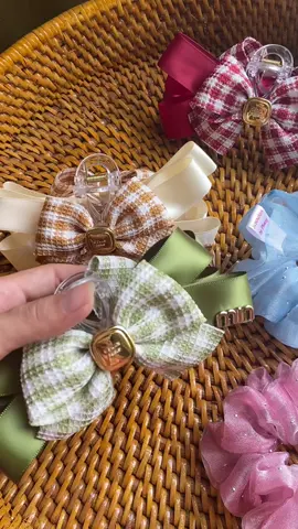Design အသစ်တင်တာနဲ့တန်းအားပေးသွားတာ 🤭🎀 အများကြီးကျေးဇူးပါရှင့်🥰#scrunchiesbyphway #fyppppppppppppppppppppppp #tiktokuni #handmade #hairaccessories 