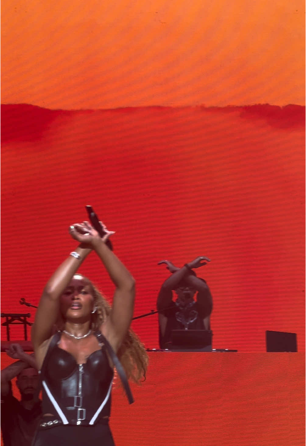 @EVE tribute to DMX hit hard. So much love, so much history. 🕊️💔 #DMX #Eve #Legend #jonesbeach #positivity 