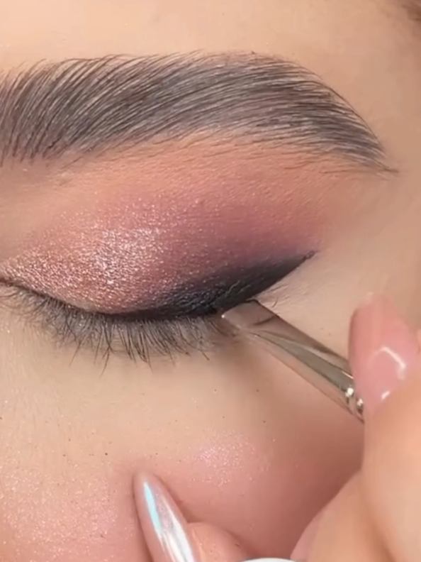 Best party Makeup Tutorial ❣️ best part about being a girl. #foryou #tutorial #glam #trend #videoviral #easy #bestmakeup #foudation #1millonfollowers #tik_tok#eyeshadow #fyppppppppppppppppppppppp 