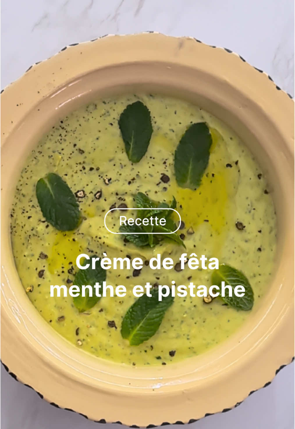 Crème de feta, menthe & pistache Un dip ultra frais, prêt en 2 minutes avec le Mini Plus Magimix parfait pour l’apéro ou en accompagnement estival ☀️  Ingrédients : 75 g de pistaches émondées 🌰 200 g de feta 5 tiges de menthe fraîche 🌿 Le jus d’1 citron 🍋 1 c.s. d’huile d’olive 1 yaourt à la grecque 1 gousse d’ail Poivre du moulin Mixez le tout avec le Mini Plus, et servez avec du pain grillé, des crudités ou en base de sandwich… un vrai twist de fraîcheur ! Découvrez tous nos robots multifonctions labelisés LONGTIME sur magimix.fr 👀 #magimix #cuisine #apero #faitmaison 