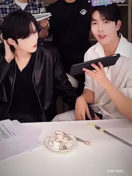 tangannya papi hua keknya nyaman banget kesana pi🤭 #abodesire #bxb #huangxing #huayong #qiudingjie #shengshaoyou #chinesebl #fyp #alpha #kipukaqiu #eliot #enigma #mpreg 