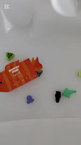 Organismul copiilor este supus unui efort suplimentar vara, datorită căldurii. Vitaminele Power Fish contin Omega3, Vitamina D și alți nutrienți esențiali pentru a contribui la menținerea sănătății inimii, a creierului și a sistemului imunitar.  Cel mic este incantat de aceste jeleuri delicioase și ușor de administrat.  Copii voștri iau suplimente pe timpul verii? @POWER FISH  #powerfish #suplimente #suplimentealimentare #copiisanatosi #copii