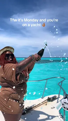 Celebrate and live your best no matter what day of the week it is 🥂 Book the cake & champagne package on the FlyyGirl Yacht! #FlyyGirlYachtClub #cancun #yachtday