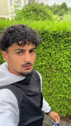 Was machen in Gebusch?🌳🗣️ @FIT OMAR ✊🏻🇵🇸 #deutschememes #lustigevideos #germanmeme 