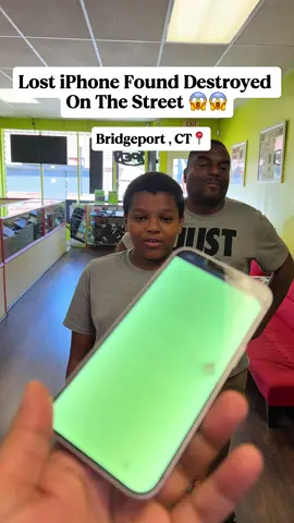 Green Screen of DEATH on iPhone 😱 #moneytalkswireless #phonerepair #appleiphone #bridgeportct #asmr 