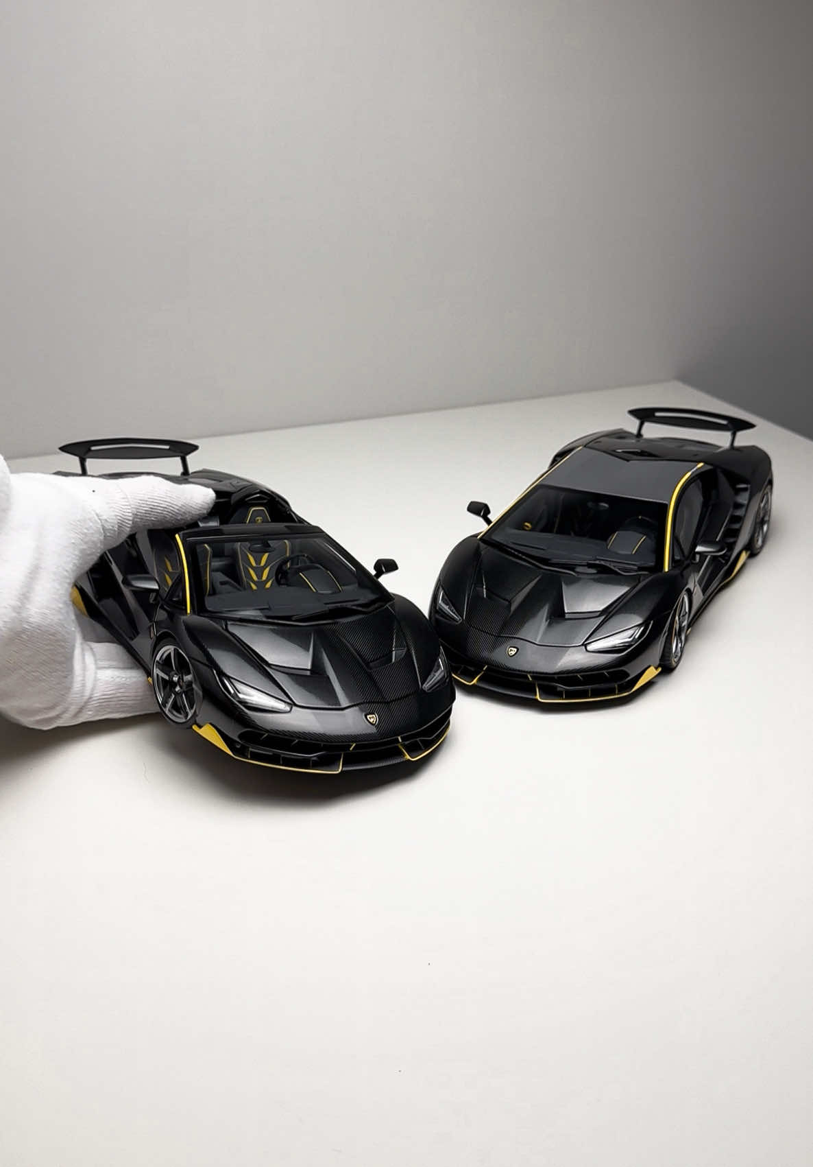 I think I'm seeing double 😵‍💫 • ⬇️ Model Lamborghini Centnario Autoart Lamborghini Centenario Roadster • ✅ Follow me if you like cars ! • #lamborghini #118scale #model #autoart #scalemodel 