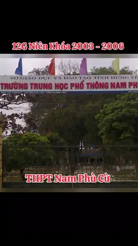 Các bạn từ 12A đến 12i niên khóa 2003- 2006 đâu hết rồi chắc các bạn còn nhớ nơi đây chứ . Vào điểm danh nào. 12G có mặt nhé Những kỉ niệm đẹp giờ chỉ còn đọng trong những bức hình . Thời gian trôi thật nhanh đã gần 20 năm ngày ra trường rồi các bạn.#thptnamphucu #chianthayco #20namratruong🎉🍀🌸 #trianthayco #bancutruongxua 