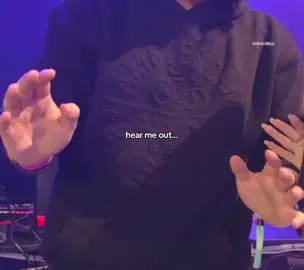 -, @quackity // Sus manos y mis 2 almohadas. #tiktok #parati #fyp #foryou #quackity 