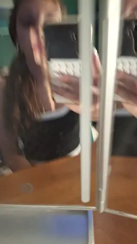 Eli in the back 😭