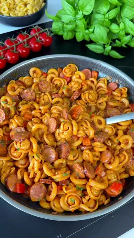 One Pot Würstchen Pasta 🍝  Rezept gibts auf www.foodwerk-blog.de