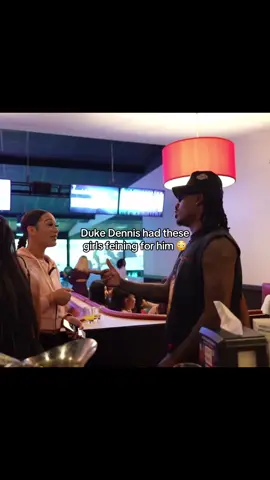 Duke Dennis had these girls feining 😳 #duke #dukedennis #rizz 