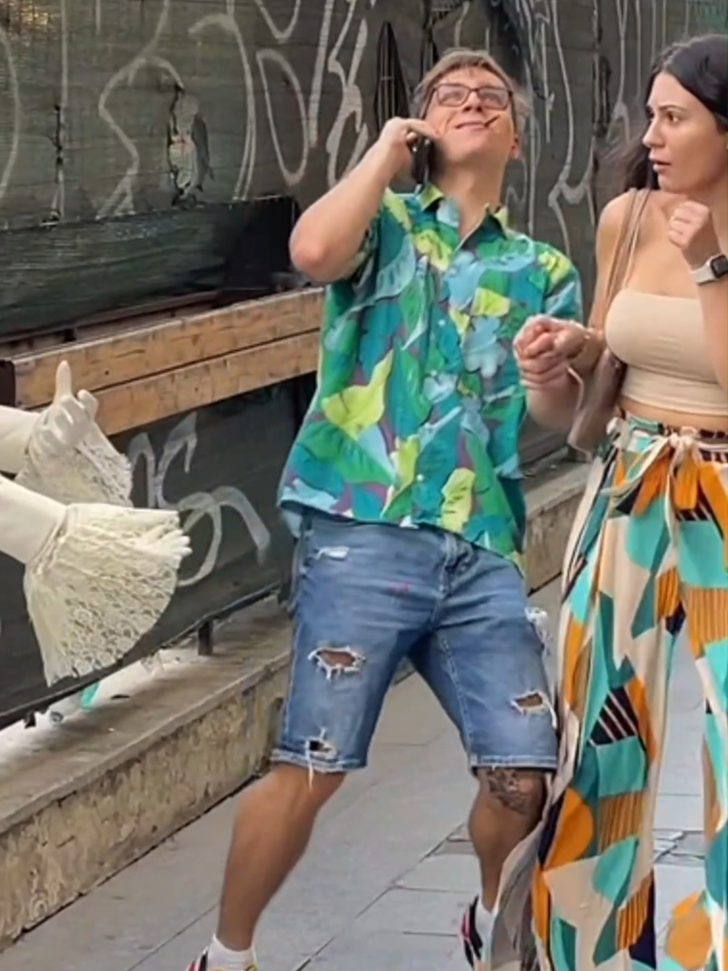 Just a peaceful walk… until the statue blinked 👀💀  #toofunny #StreetPrank #statueprank #pranktime