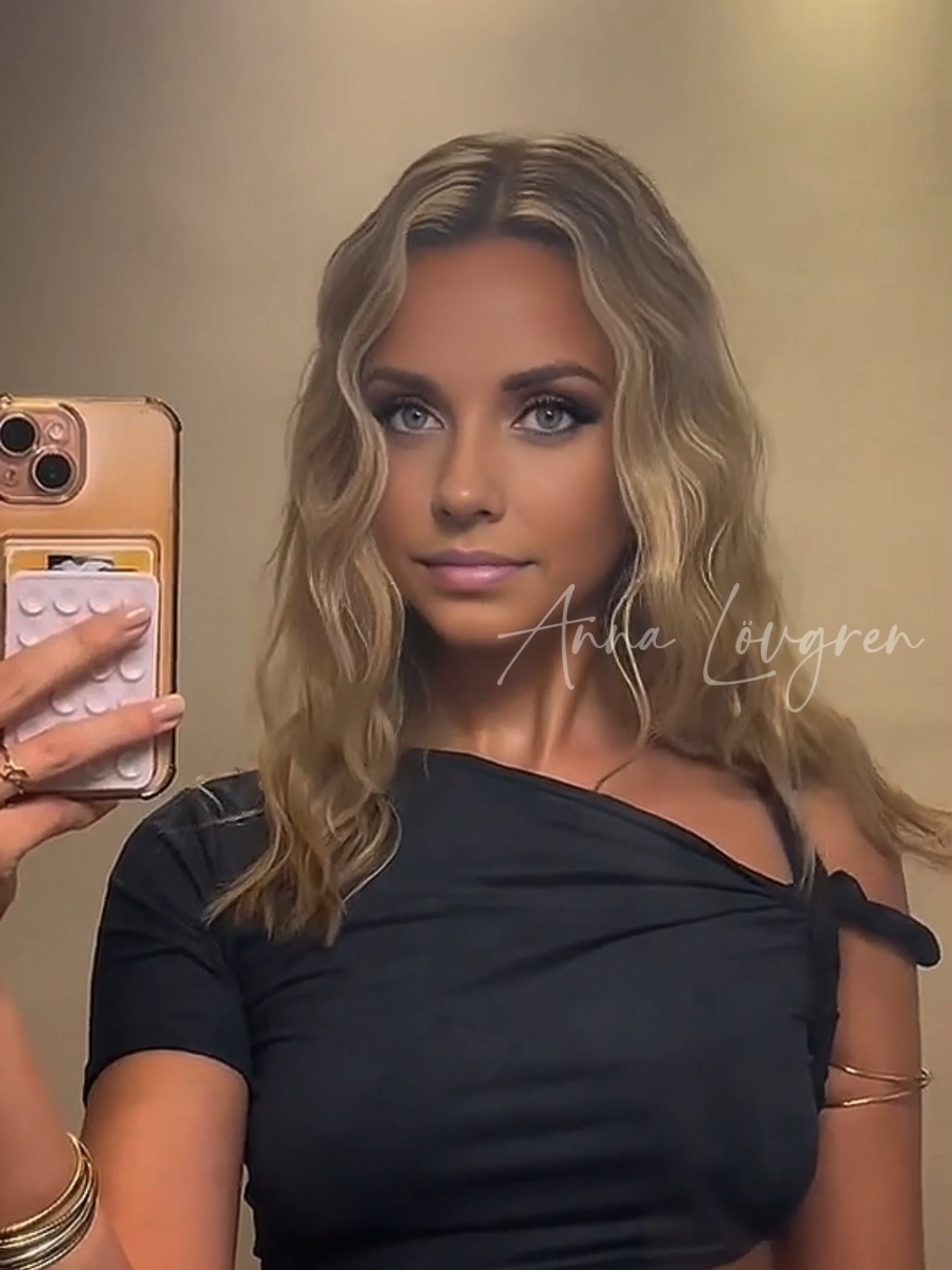 I didn’t say a word. But somehow… you felt the message. 🌙💌🔮 #scandinavian #model #monday #mirror #foryoupage❤️❤️ 