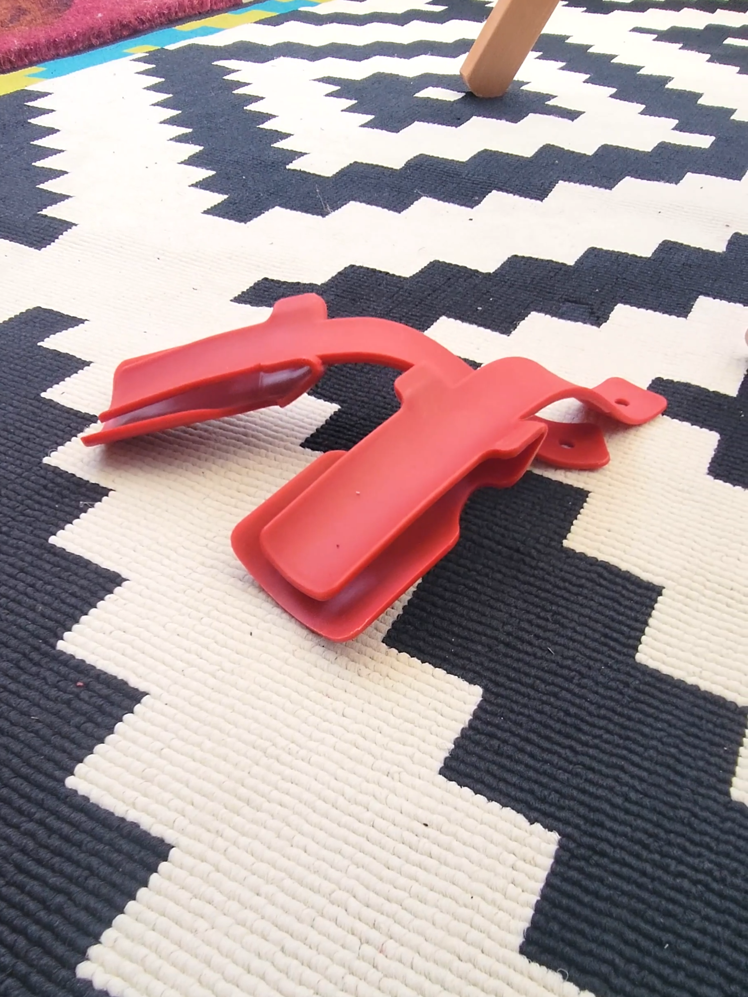 Slide ➜ Step ➜ Go 👟⚡ No bend, no busted heels, just hook, slip, done. #TikTokMadeMeBuyIt  #ShoeHorn  #ShoeHack  #MobilityAid  #FYP