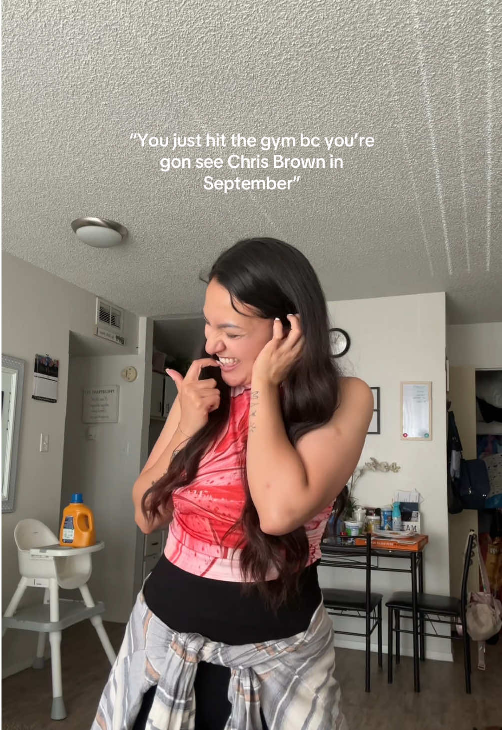 God forbid a girl might get noticed & pulled on stage😒🤭 #breezybowl #chrisbrown