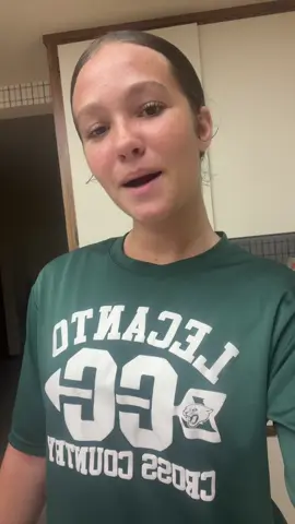 i’d walk that thousand 😼#fyp #fyyyyyyyyyyp #blowthisup #foryourpage #foryoupage #foryou #viral #florida #fl #curlyhair #fypシ #makeup #volleyball #volleyballtryouts #vb 