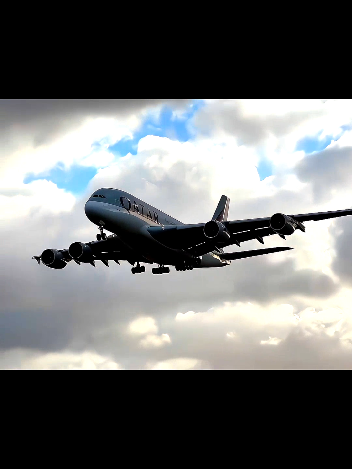 Watch This A380 Battle the Wind! 🌪️ #A380 #Crosswind #Aviation #QatarAirways #britishairways 