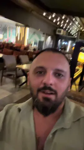 „Ich liebe es, abends in der Türkei draußen zu sein – etwas zu trinken, die warme Luft zu genießen und das lebendige Treiben um einen herum zu spüren. Besonders schön finde ich, dass es oft eigene Bereiche für Kinder gibt, in denen sie spielen können. Man hat sie gut im Blick, während man entspannt. Diese Kombination aus Geselligkeit und Familienfreundlichkeit ist für mich einfach großartig.“ ☺️🫶 #fürdich #füreuch #fl #f #foruyou 