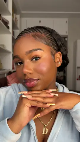 She came to shine, and baby… she understood the assignment ✨ @dariadjohns lights up the room with True Complexion™ 3D Highlighter — that golden-hour glow in a compact 💫 Every turn, every angle, every moment: pure radiance 😍💛 #HelloBeautiful #IAmBlackRadiance #LoveYourShadeOfBeauty #BlackRadianceBeauty