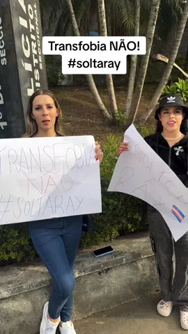 Transfobia NÃO! A Malévola Alves e a Luana Coutto estão protestando em favor da liberação da Ray Pugliese da prisão masculina ❤️✊🏻 @Malevola @raypugliese  #malevolaalves #fy #luanacoutto #comunidadeflop #raypugliese #transfobianão #soltaray #soltemaray #floptok #videoviral #soltemaray #rayssapugliese #protesto #protestando #amigas #malevolazx #fyp 