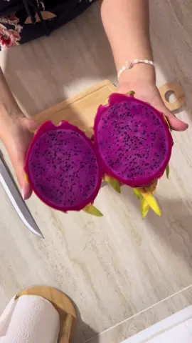 Es que Im obsessed #pitahaya #exoticfruit #fruit #purple 