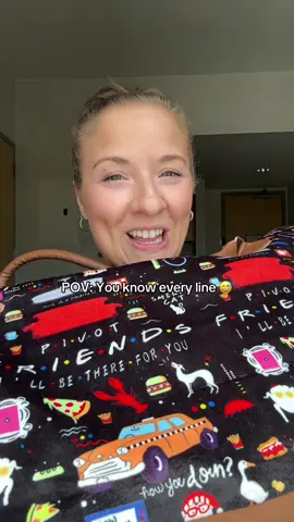 For all the superfans out there like me 😂🙌🏼🥰 #friends #friendsweekendbag #thejoeyspecial #hesherlobster #wewereonabreak 