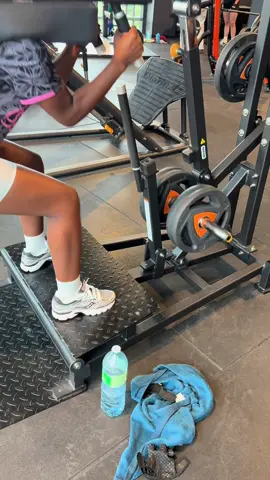 MA THÉRAPIE MA PAIX 🏋🏽‍♀️ #pourtoii #tik_tok  #sauconyomni9 #tendance #lapairedumomement #motivation #salledesport @Saucony Europe @Saucony 