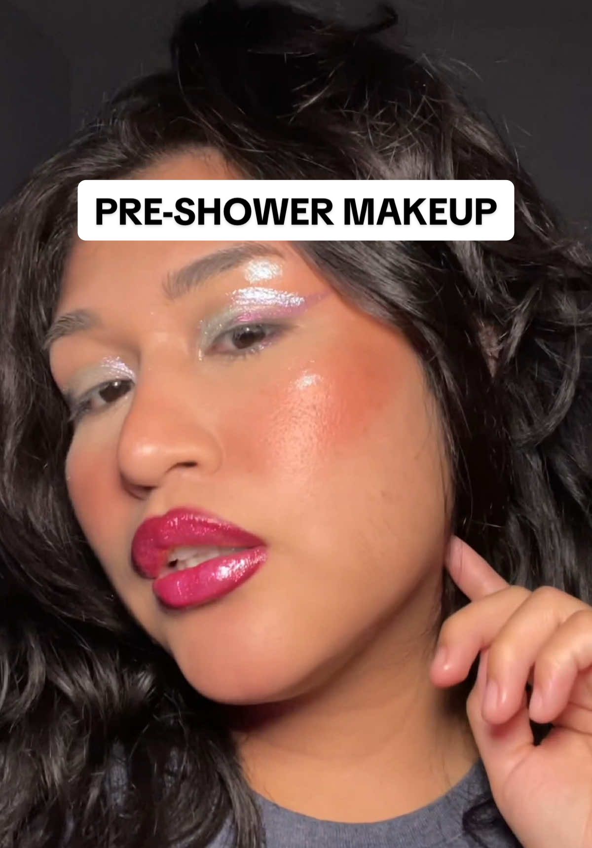There are no rules when it’s Pre-Shower Makeup! I like trying out new makeup right before I shower because why not 😜💖🫶 Makeup is by @wetnwildbeauty  💖 CHAMELEON CHROME LIP FOIL “HALO’S WAY” 🩵 CHAMELEON CHROME HIGHLIGHTER “VENUS SWING”  #newmakeup #preshowermakeup #funmakeup #chromemakeup #colorfulmakeup #maximalism #makeupswatches #makeuptutorial #latinabeauty #latinacontentcreator 
