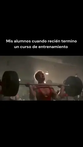🔥 Mis alumnos cuando termino un curso de entrenamiento 👉🏻 Modo máquina: ACTIVADO 🤖💪🏻 ¿Te pasó? Cuéntanos en los comentarios📲 #contenidohumor #cienciasdeldeporte #entrenamiento #G-SE