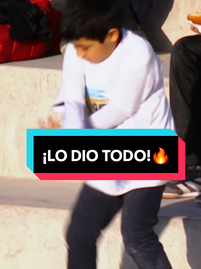 ¡LO DIO TODO! 🕺🔥 Este niño dio cátedra de baile en el entretiempo entre #Riestra y #AtléticoTucumán  🇦🇷📺 ESPN Premium | Suscribite al Pack Fútbol | #TorneoClausura  #TikTokDeportes #Fútbol 