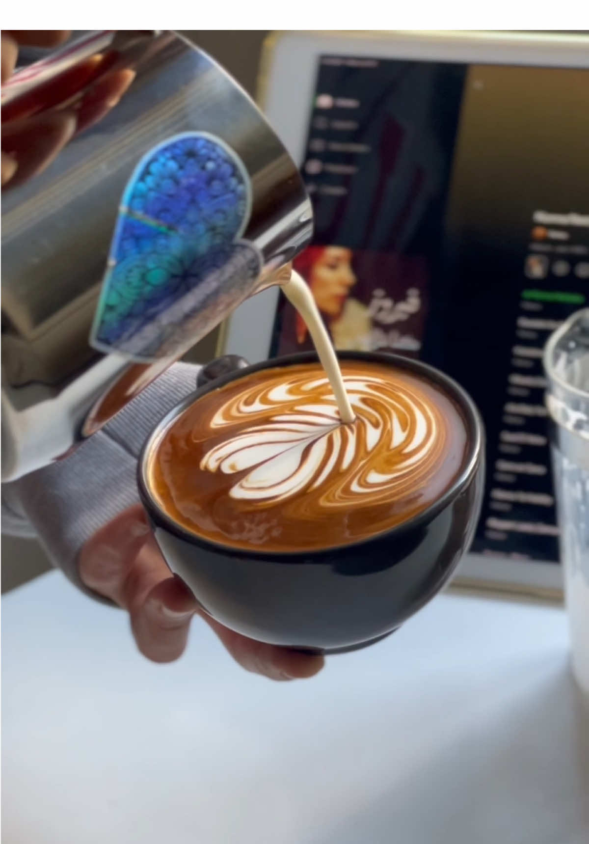 #fyp #viral #coffee #barista #homebarista #morning #latteart #lattearttutorial #coffeetiktok #video #frenchpress #فرنش_بريس #صباح_الخير #قهوة #لاتيه_ارت #باريستا #باريستا_ضحى