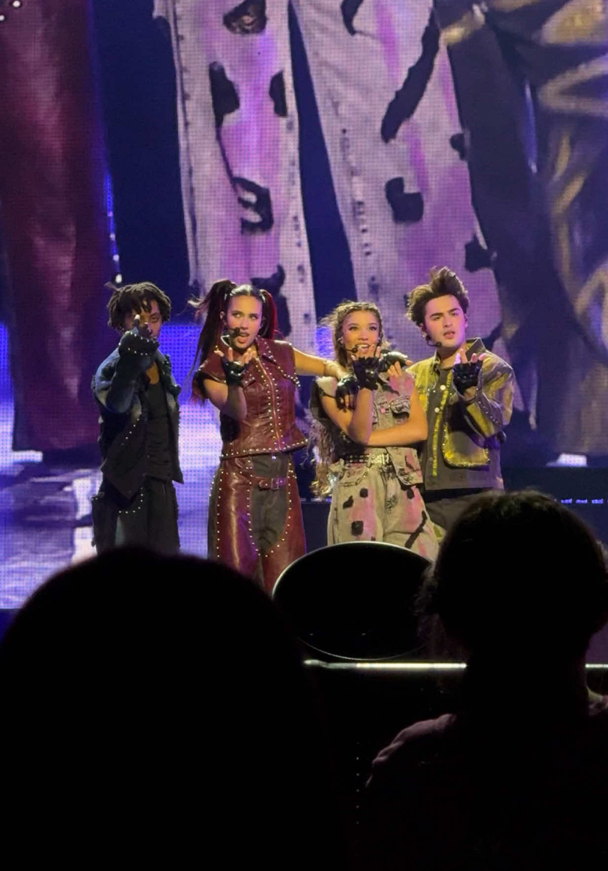 WAYS TO BE WICKED 🖤 descendants x zombies tour night three  @Malia:) @Kylie Cantrall @Mk🇪🇹 @Joshua Colley @Disney Concerts @Disney Music @Disney Descendants  #disney #descendants #dzworldscollidetour 