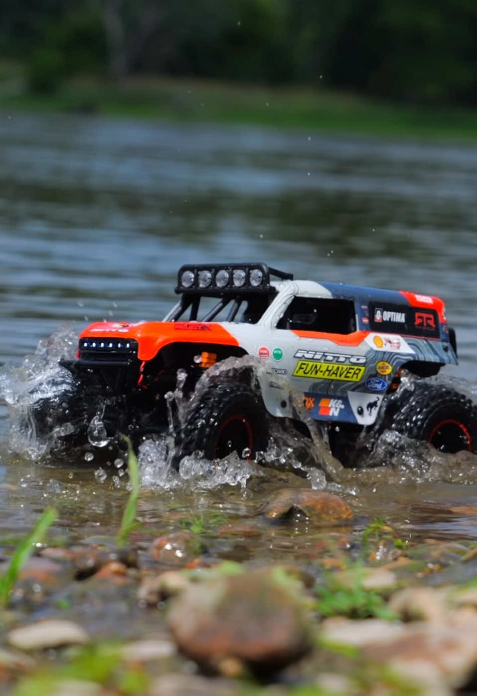 The new @HPI-RACING Venture18 U4 staying cool in the summer heat! 💦 #LVCRC #HPI #HPIRacing #Venture18 #Ford #Bronco #U4 #FunHaver #Nitto #4x4 #offroad #crawling #RC #RCcar #car #truck