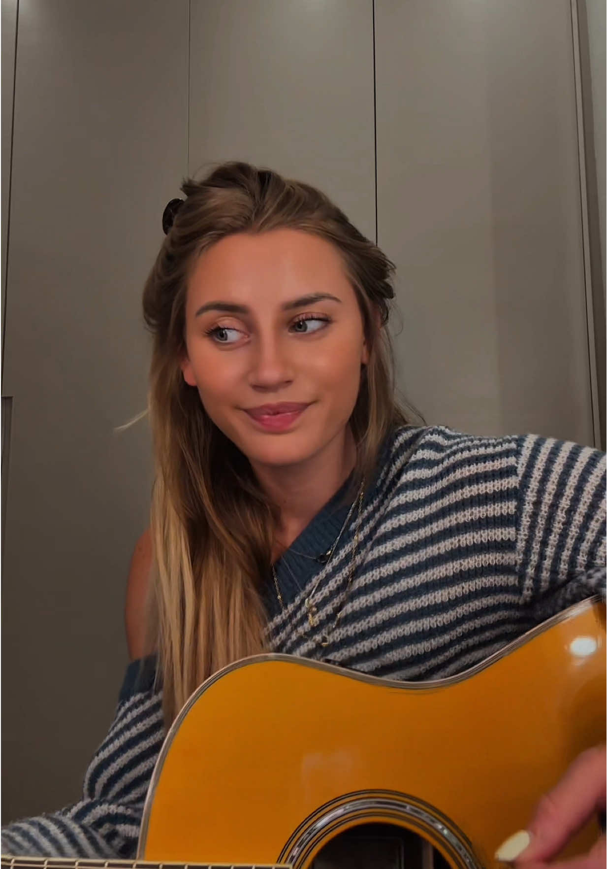 this sounds so rough sorry lol but something I was just writing 🍬🍭🍫#songwriter #countrymusic #bellahmae #originalmusic #nashville 