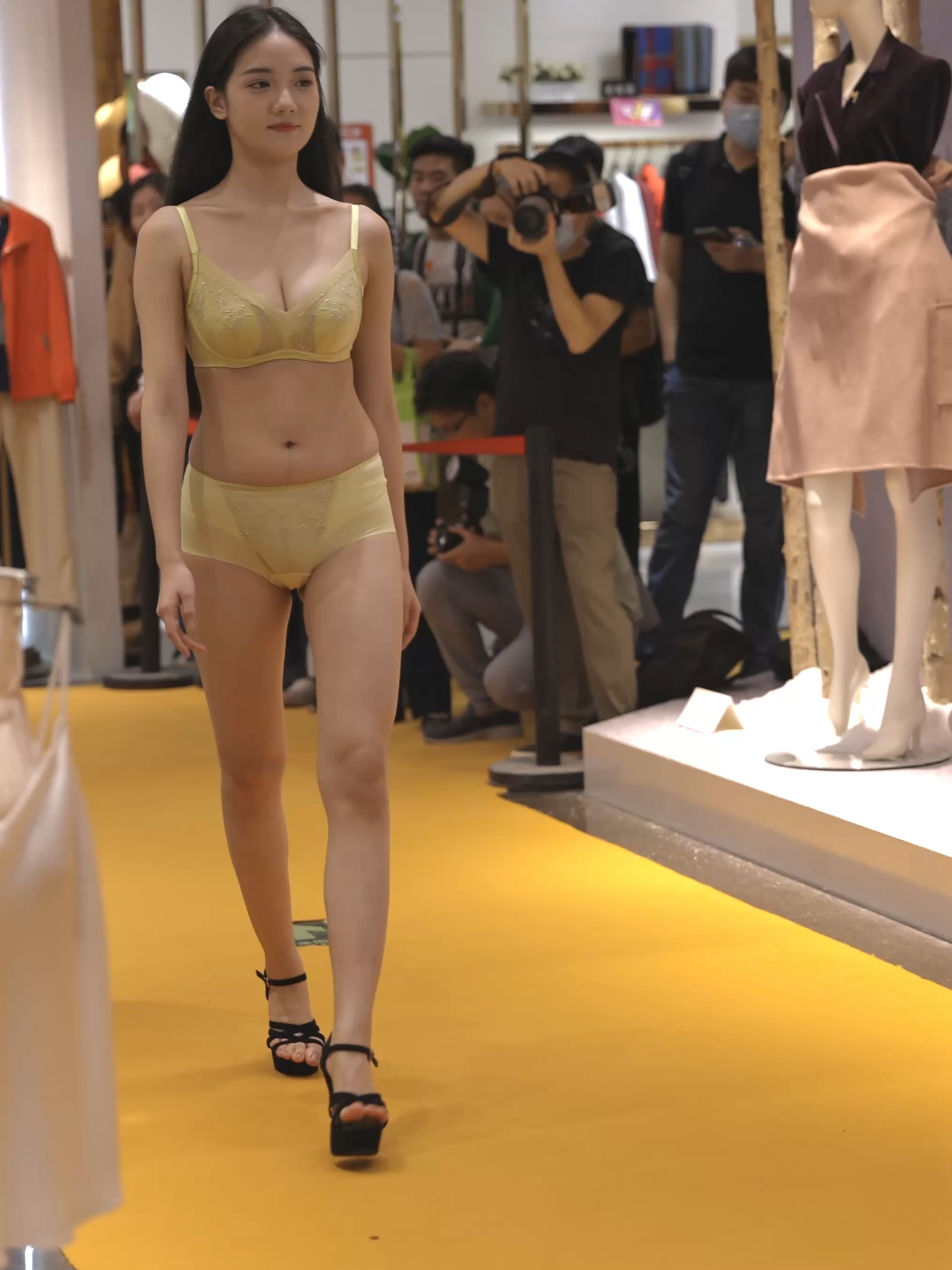 55#fyp #catwalkmodel #4K #fashion #beautifulgirl #models #Runway #modelswalk #underwear #内衣 #走秀 #runwaymodels