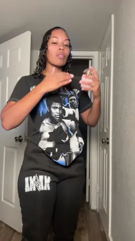 This pink blush perfume is heaven sent I’m not even kidding! Smells amazing! #perfume #pinkblush #perfumecollection #perfumerecommendation 